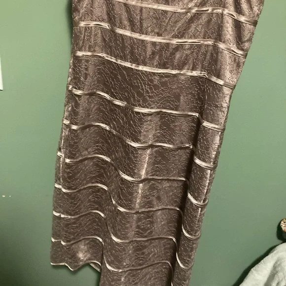 JS Collections Textured Dress - Picture 2 of 8